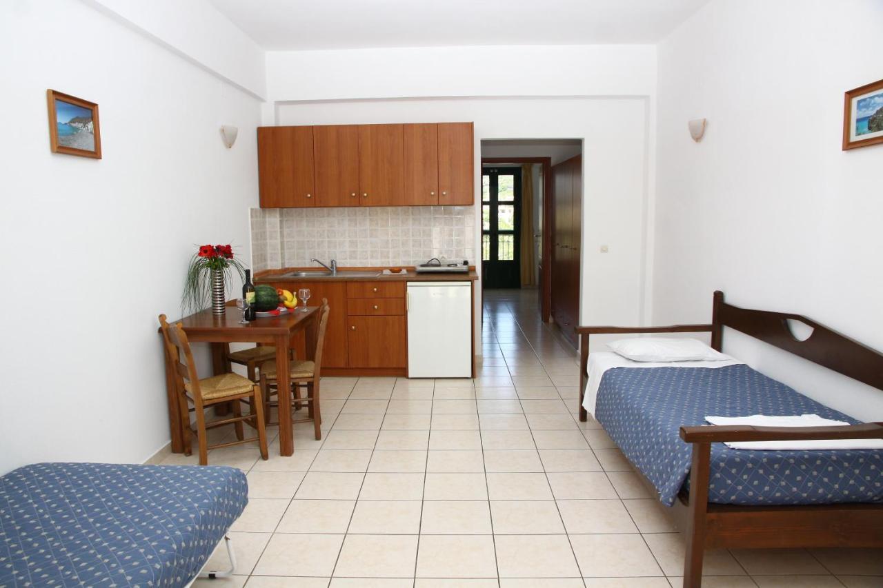 Camari Garden Hotel Apartments Gerani  Exterior photo